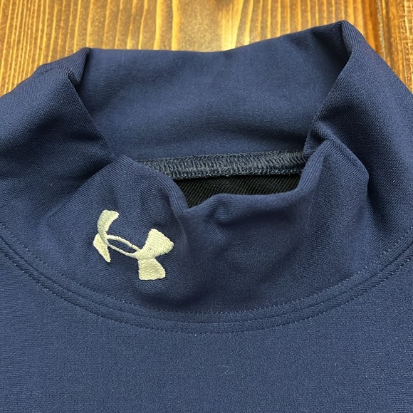 Under Armour running shirt. LG - Picture 2 of 6
